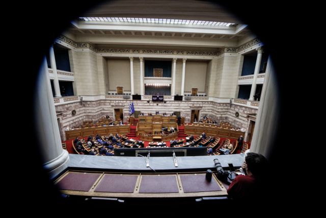 Βουλή – Ουρές για rapid τεστ – Βρέθηκαν έξι θετικά στον κοροναϊό | tanea.gr