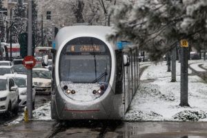 Κακοκαιρία «Ελπίδα»: Τραβούν «χειρόφρενο» την Τρίτη τα ΜΜΜ – Πώς θα λειτουργήσουν Μετρό, ΗΣΑΠ και Τραμ