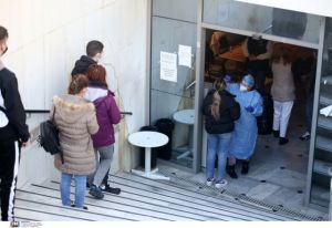 ΚΚΕ – Επίταξη ιδιωτικών διαγνωστικών κέντρων για μαζικά και επαναλαμβανόμενα δωρεάν τεστ