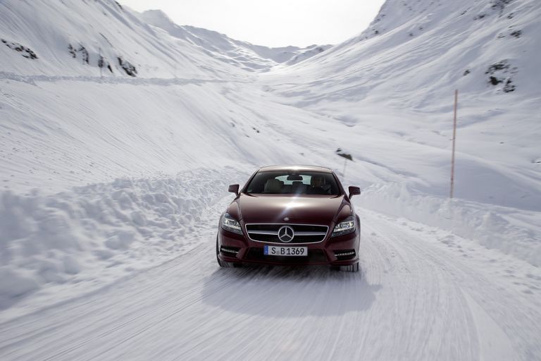 Οδήγηση στο χιόνι: Οι συμβουλές που θα μας βγάλουν ...ασπροπρόσωπους, πως βάζουμε αλυσίδες | tanea.gr