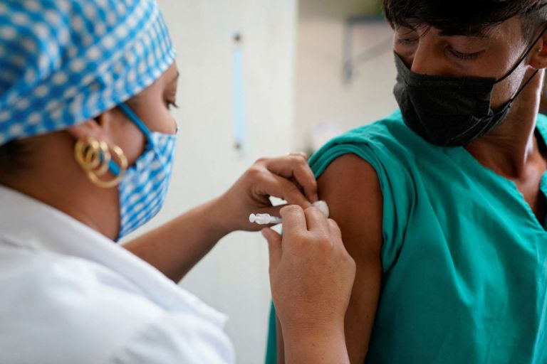 Κούβα – Πώς κατάφερε να εμβολιάσει πάνω από το 90% του πληθυσμού της | tanea.gr