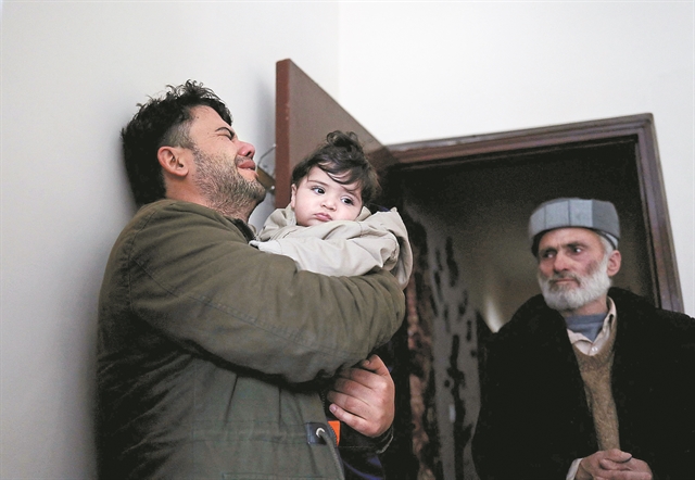 Το μωρό του φράχτη βρήκε ξανά την οικογένειά του