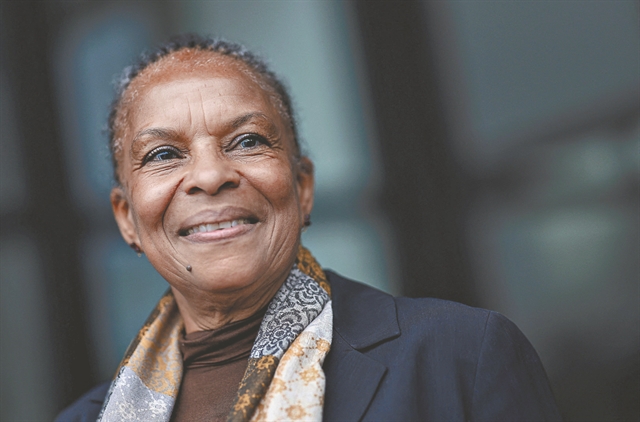 Στην κούρσα και η υπουργός Δικαιοσύνης του Ολάντ