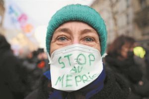 Στρίμωξαν τον Μακρόν οι απεργοί εκπαιδευτικοί