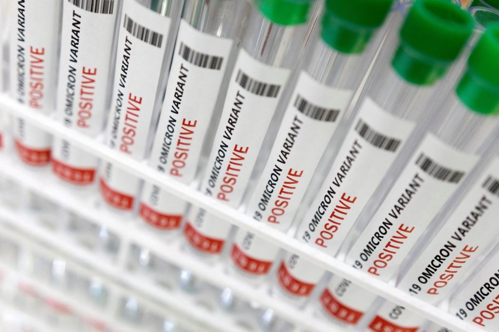 Εμβόλιο ή νόσηση: Οι επικίνδυνες θεωρίες και οι απαντήσεις των ειδικών