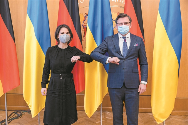 Στο πλευρό της Ουκρανίας,αλλά χωρίς γερμανικά όπλα