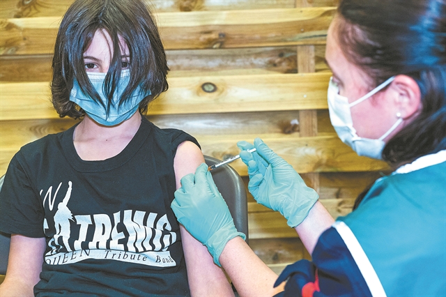 Πράσινο φως για αναμνηστική δόση στους εφήβους