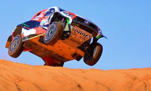 Ράλι Ντακάρ: Αγωνιστικό αυτοκίνητο άρχισε να κάνει …πιρουέτες, χωρίς να πάθει κανείς το παραμικρό