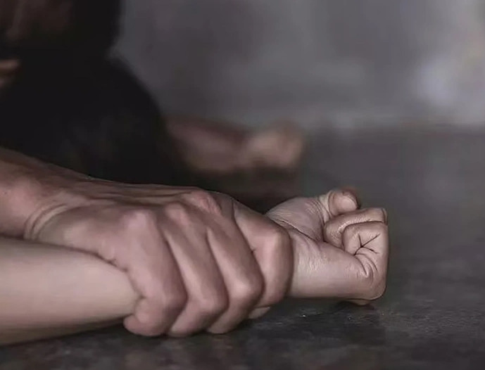 Τι είπε στις καταθέσεις της η 24χρονη που καταγγέλλει ομαδικό βιασμό