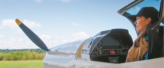 Η 19χρονη που κάνει τον γύρο του κόσμου με μονοκινητήριο