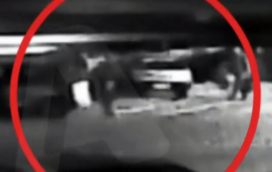 Άνω Πατήσια: Η στιγμή που αυτοκίνητο παρασύρει 4χρονο – Λιποθυμά η μητέρα