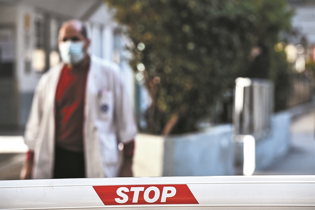 Τα δύο σενάρια επιστροφής στα νοσοκομεία