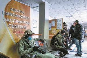 115 νέοι θάνατοι και 646 διασωληνωμένοι – Σταδιακή μείωση στις νέες νοσηλείες