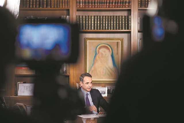 Τύμπανα πολέμου σε πέντε μέτωπα