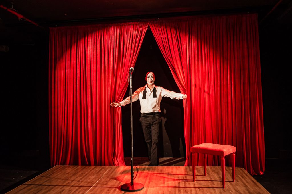 Ο Νικόλας Βαγιονάκης αναμετριέται με τον «Μεφίστο»