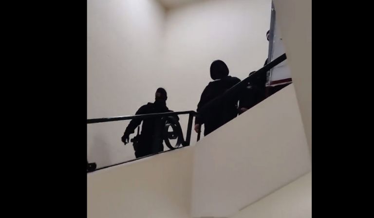 Επεισόδια στην ΑΣΟΕΕ - Επέμβαση της Αστυνομίας μέσα στη σχολή | tanea.gr