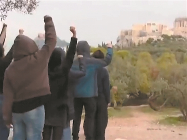 Οι αντιδράσεις για τις σκηνές του «Ξεπαρθενώνα»