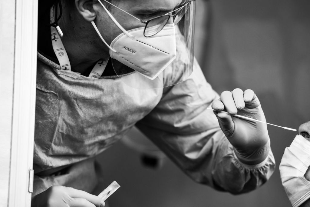 Κοροναϊός – Πού εντοπίζονται τα 43.386 νέα κρούσματα