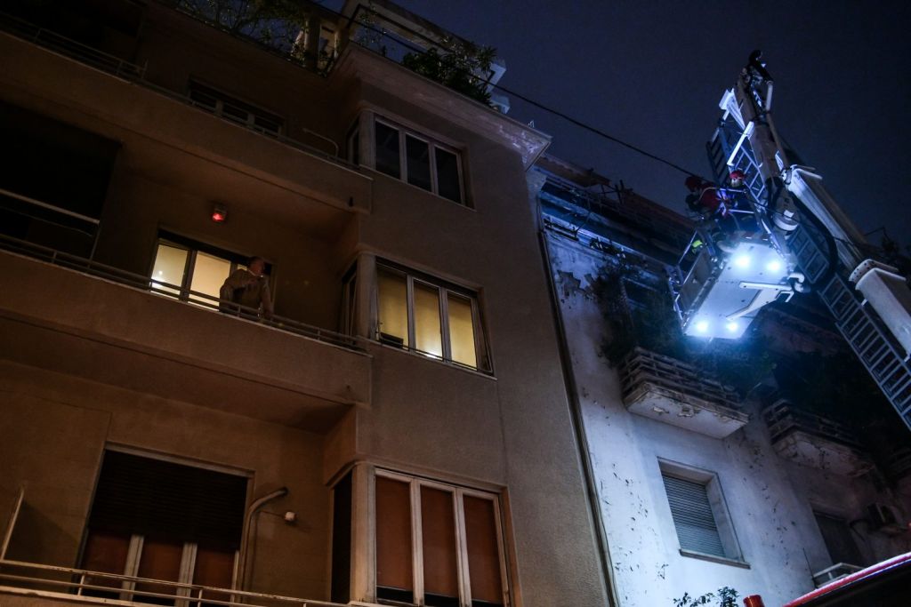 Φωτιά σε διαμέρισμα στο Κολωνάκι: Το φρικιαστικό θέαμα που αντίκρυσαν οι πυροσβέστες