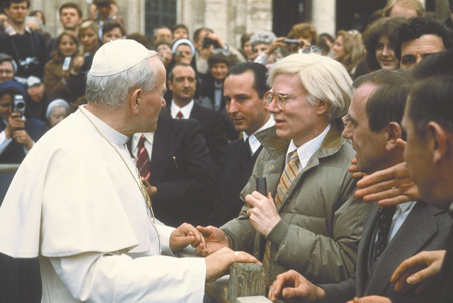 Οταν ο Γουόρχολ συνάντησε τον Πάπα