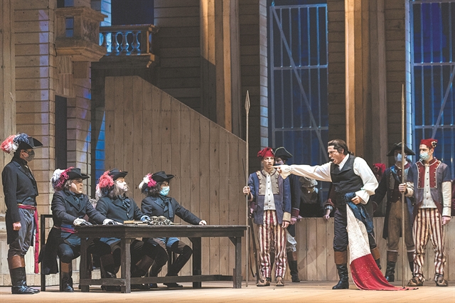 «Εγινε μόδα να αλλάζεις την εποχή των έργων»