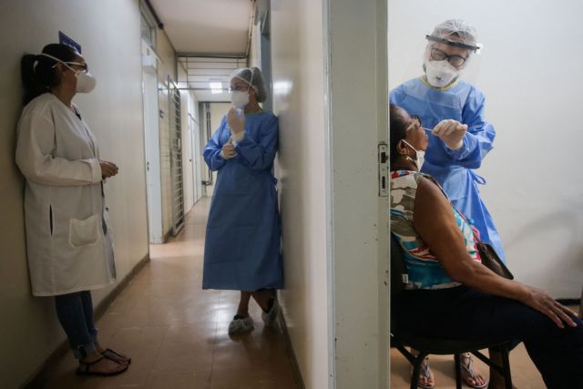 Όμικρον – Σβήνουν οι ελπίδες για ανοσία της αγέλης