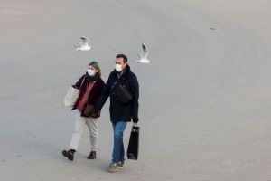 Έρευνα – Δεν θα χρειαστεί εμβόλιο για την Όμικρον – Επιστροφή στην κανονικότητα τον Μάρτιο