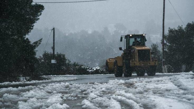 «Ελπίδα»: Χιόνια στην Πάρνηθα και κλειστοί δρόμοι | tanea.gr