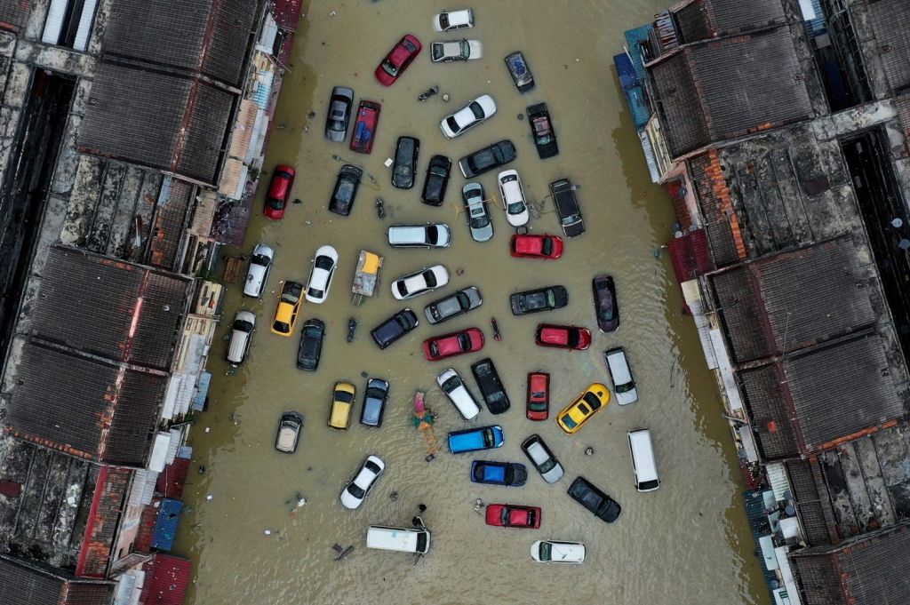 Μαλαισία – Τουλάχιστον 50 νεκροί από τις πλημμύρες σε επτά πολιτείες