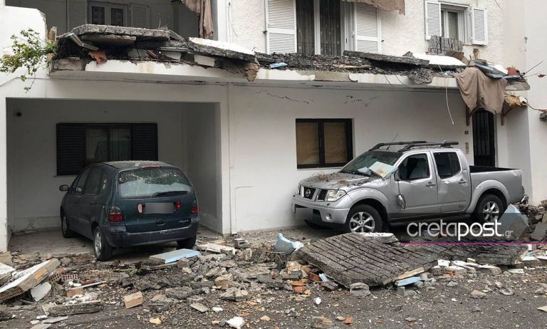 Ηράκλειο: Ζημιές σε αυτοκίνητα από μπαλκόνι που κατέρρευσε | tanea.gr
