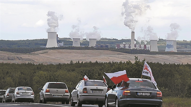 Μπλόκο σε κονδύλια αν δεν πληρώσει τα ευρωπρόστιμα