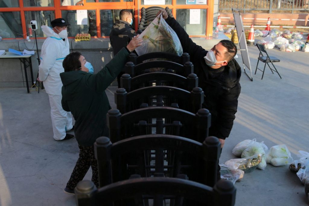 Κίνα – Ο κόσμος στην πόλη Σιαν που τέθηκε σε αυστηρή καραντίνα ζητεί βοήθεια και φαγητό