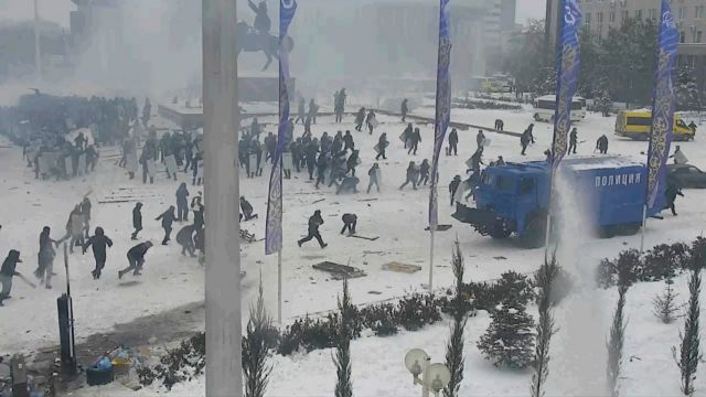 Καζακστάν – Εντολή για πυρ κατά βούληση για την καταστολή των διαδηλώσεων