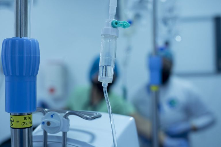 Υπερδιπλάσιες οι πιθανότητες νέας νοσηλείας 10 μήνες μετά την ανάρρωση από κοροναϊό | tanea.gr