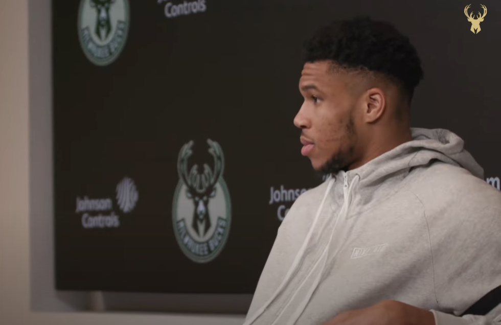 Γιάννης Αντετοκούνμπο – Οι Μπακς του ευχήθηκαν με… επικό τρόπο για τη γιορτή του