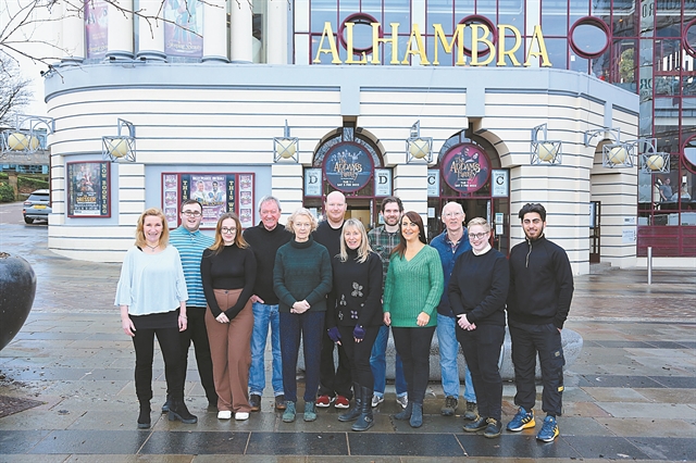 Αγγλοι πολίτες υποδύονται άγγλους πολίτες του Σαίξπηρ