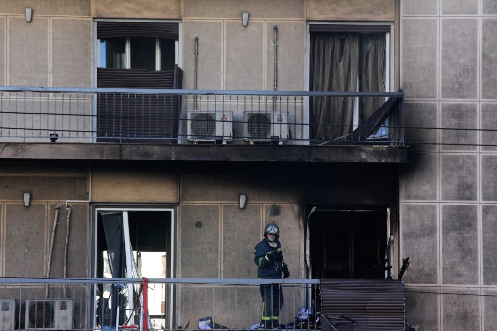 Εκρηξη στη Συγγρού: Παλιά όπλα και 1.400 σφαίρες βρέθηκαν στο σπίτι του 78χρονου