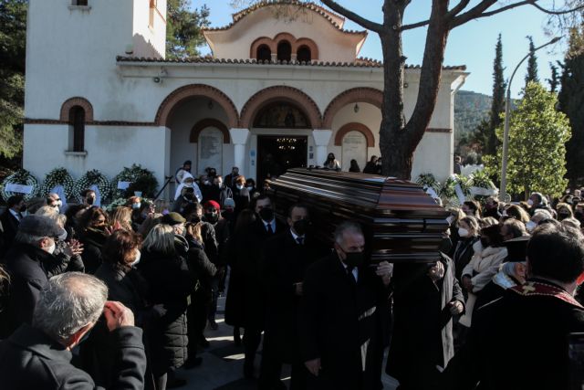 Αλέκος Φασιανός – Σε κλίμα συγκίνησης το τελευταίο αντίο στον εμβληματικό ζωγράφο