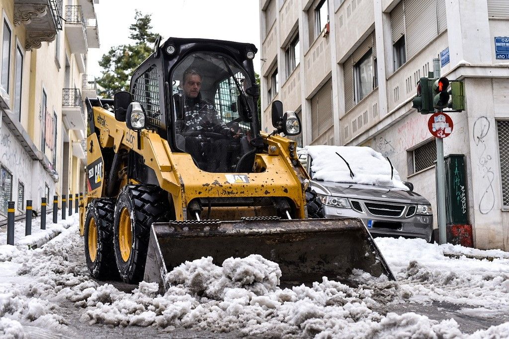 Η τιτάνια μάχη συνεχίζεται για την αποκατάσταση των προβλημάτων στο κέντρο της Αθήνας