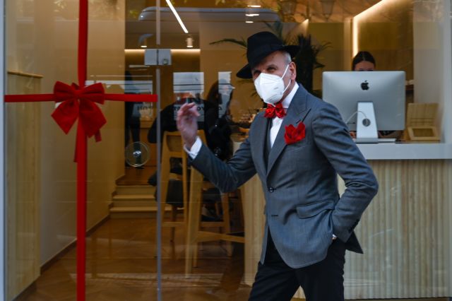 Παραλλαγή Όμικρον – Γιατί πλέον τα μέτρα «πιέζουν» και τους εμβολιασμένους