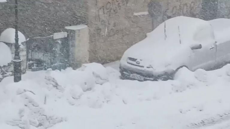 Κρήτη: Εντονες χιονοπτώσεις, μάχη για να μείνουν ανοιχτοί οι δρόμοι | tanea.gr