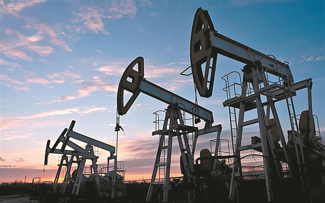 Ο μαύρος χρυσός και ο πήχης των 100 δολαρίων