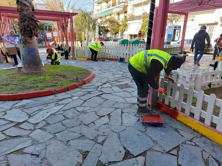 Δήμος Πειραιά: Επιχείρηση καθαρισμού και εξωραϊσμού στην πλατεία Νεράιδας στην Παλαιά Κοκκινιά | tanea.gr