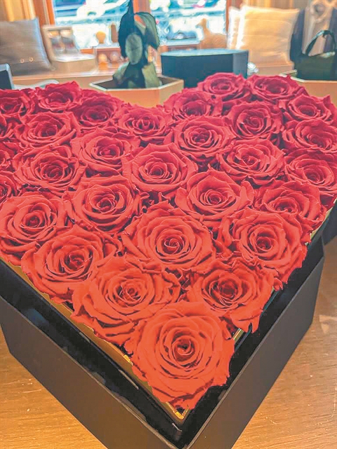 Sushi bar στη Βαρβάκειο και κόκκινες St. Valentine’s πινελιές