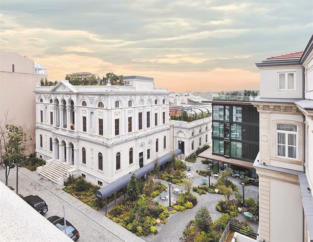 Γκρίζα και χρυσαφένια χρώματα…