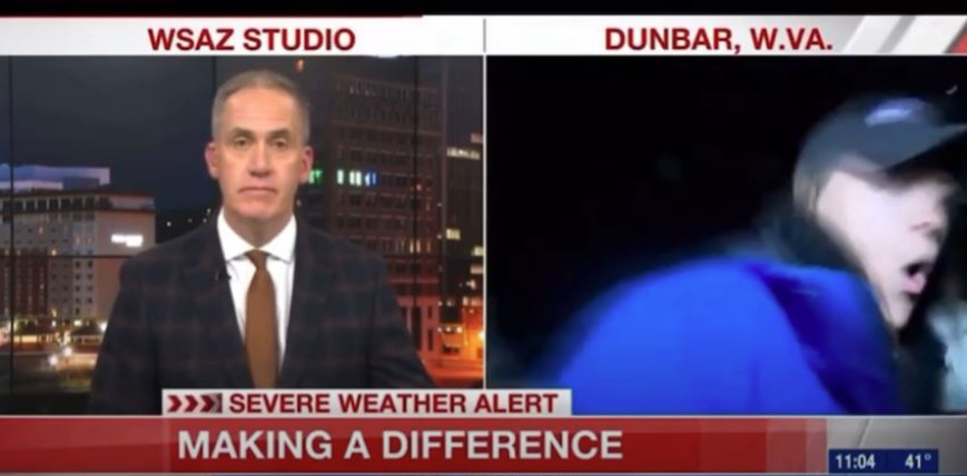 Αυτοκίνητο χτύπησε δημοσιογράφο την ώρα που μετέδιδε ζωντανά το ρεπορτάζ