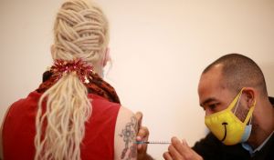 Εμβολιασμός – Ποιες χώρες έχουν φτάσει το 70%, πού βρίσκεται η Ελλάδα