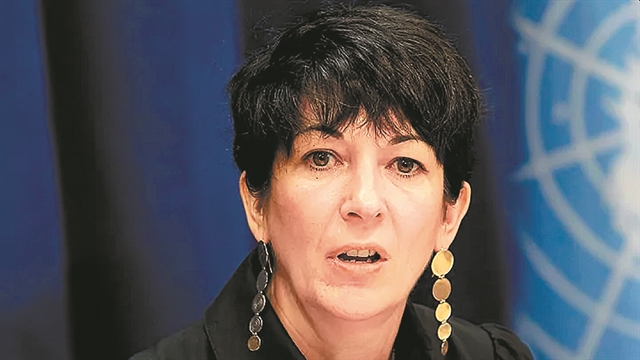 Κάτω από σκιές και φώτα