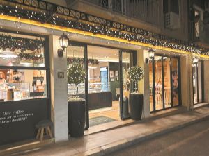 Οι βόλτες στην Πλάκα είναι οι καλύτερες…