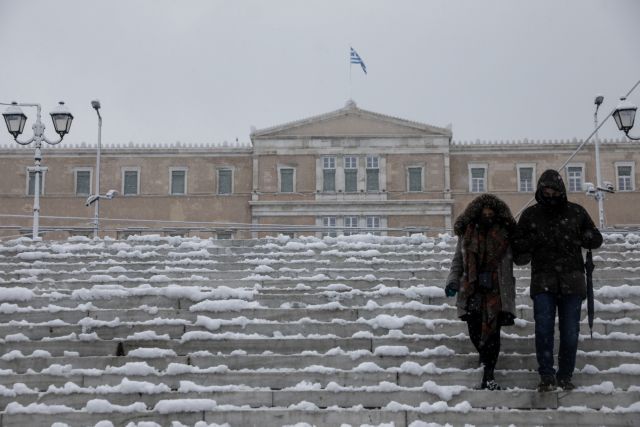 Καιρός – Η «Ελπίδα» πολιορκεί με χιόνια την Αττική – Ερχονται ακραία φαινόμενα τις επόμενες ημέρες